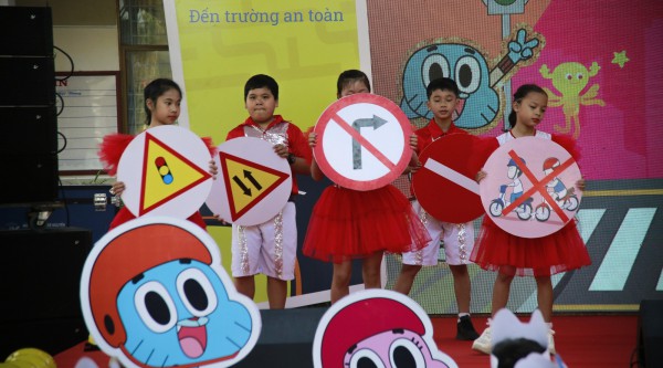 Quảng Ngãi: Hơn 700 học sinh và giáo viên tham gia Ngày hội ATGT