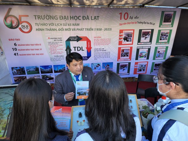 Rộn ràng Tư vấn mùa thi năm 2023 tại thành phố ngàn hoa