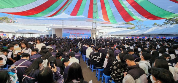 Rộn ràng Tư vấn mùa thi năm 2023 tại thành phố ngàn hoa