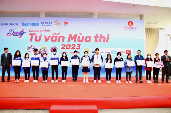 Rộn ràng Tư vấn mùa thi năm 2023 tại thành phố ngàn hoa