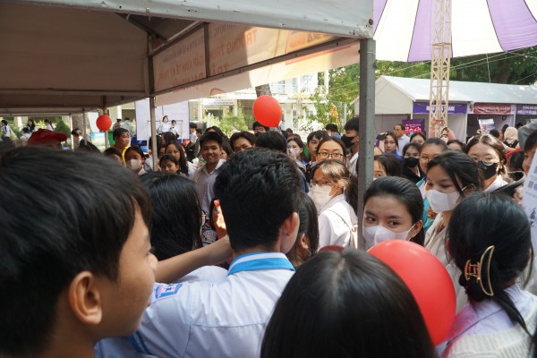 Rộn ràng, háo hức tại ngày hội Tư vấn mùa thi ở Nha Trang Rộn ràng, háo hức tại ngày hội Tư vấn mùa thi ở Nha Trang