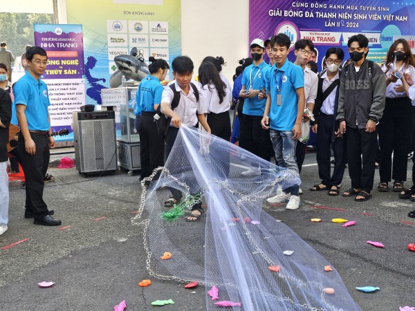 Rộn ràng, háo hức tại ngày hội Tư vấn mùa thi ở Nha Trang Rộn ràng, háo hức tại ngày hội Tư vấn mùa thi ở Nha Trang