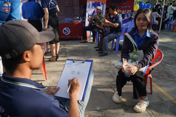 Rộn ràng, háo hức tại ngày hội Tư vấn mùa thi ở Nha Trang Rộn ràng, háo hức tại ngày hội Tư vấn mùa thi ở Nha Trang