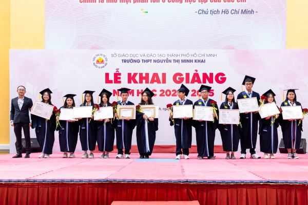 Rực rỡ TP.HCM: Những hình ảnh ấn tượng ngày khai giảng