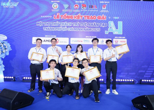 SIU AI Lab - Nơi sinh viên biến ý tưởng AI thành sản phẩm thực tế SIU AI Lab - Nơi sinh viên biến ý tưởng AI thành sản phẩm thực tế