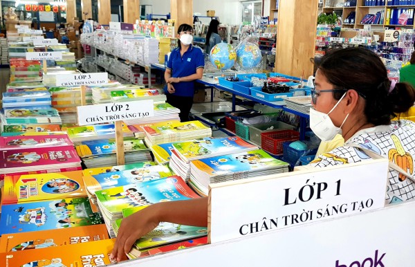 Sách giáo khoa đến hẹn lại... lo: Lúng túng vận hành nhiều bộ sách Sách giáo khoa đến hẹn lại... lo: Lúng túng vận hành nhiều bộ sách