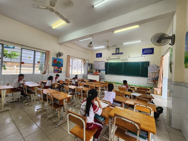 Sáng nay 220 học sinh Trường tiểu học Bình Quới Tây, TP.HCM nghỉ học