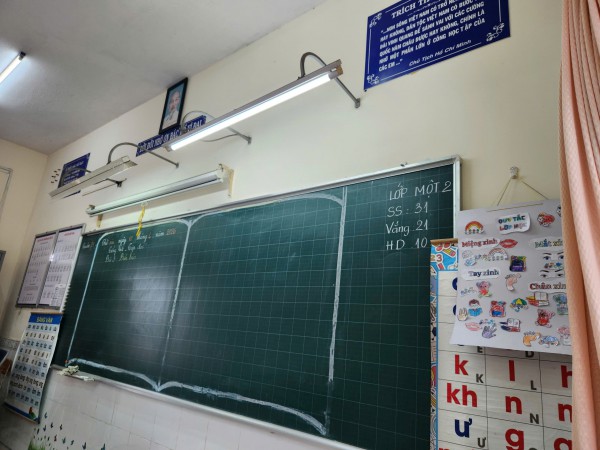 Sáng nay 220 học sinh Trường tiểu học Bình Quới Tây, TP.HCM nghỉ học