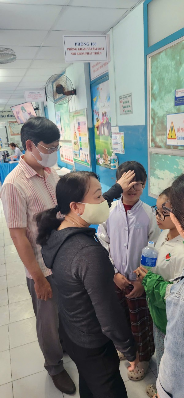 Sáng nay 220 học sinh Trường tiểu học Bình Quới Tây, TP.HCM nghỉ học