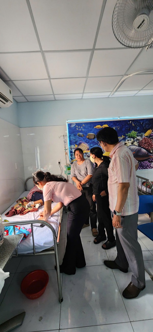 Sáng nay 220 học sinh Trường tiểu học Bình Quới Tây, TP.HCM nghỉ học