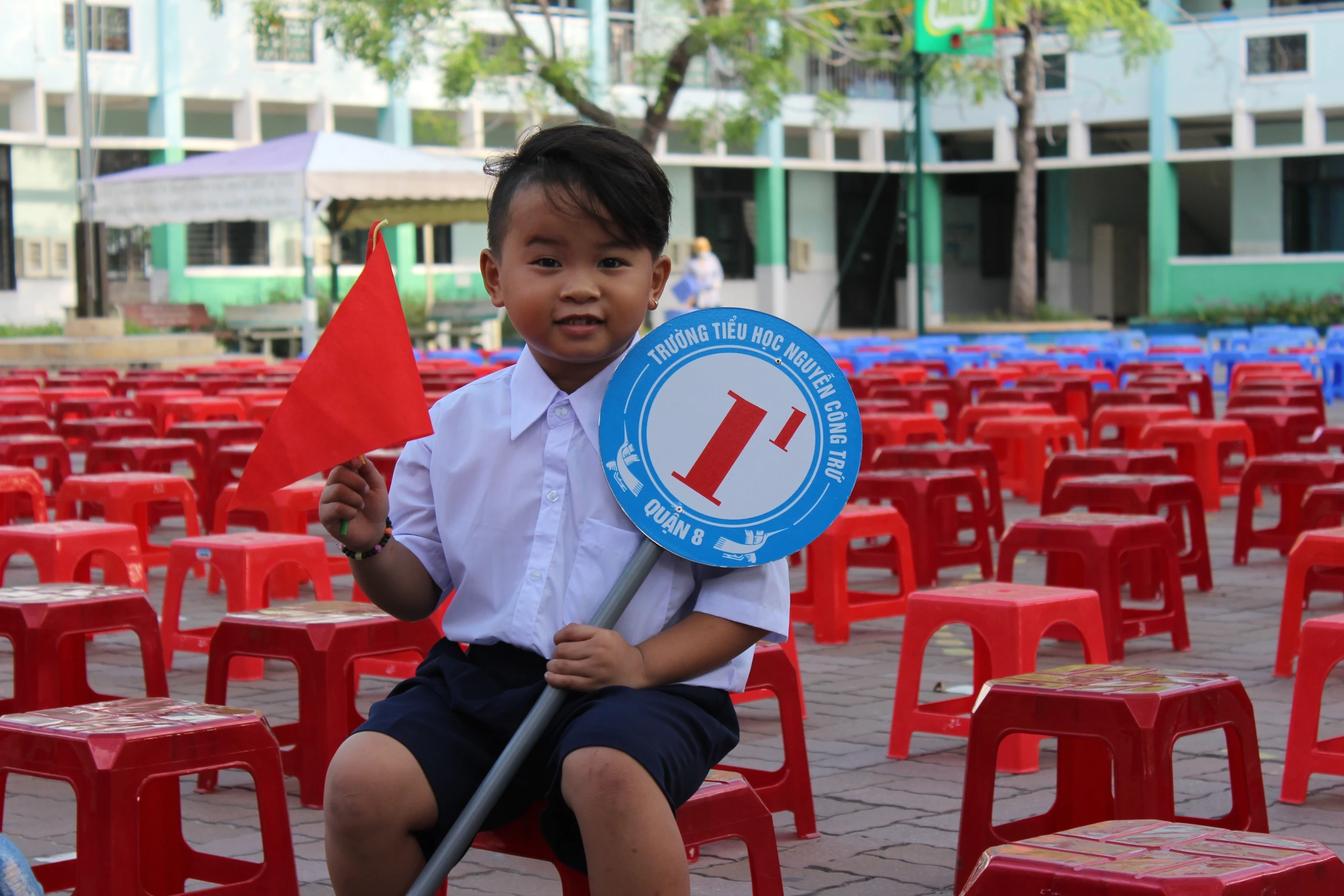 Sáng nay, hàng chục ngàn học sinh lớp 1 TP.HCM tựu trường