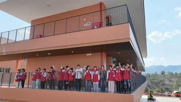 Sắp khánh thành trường học liên cấp hiện đại bậc nhất vùng biên giới Điện Biên Sắp khánh thành trường học liên cấp hiện đại bậc nhất vùng biên giới Điện Biên