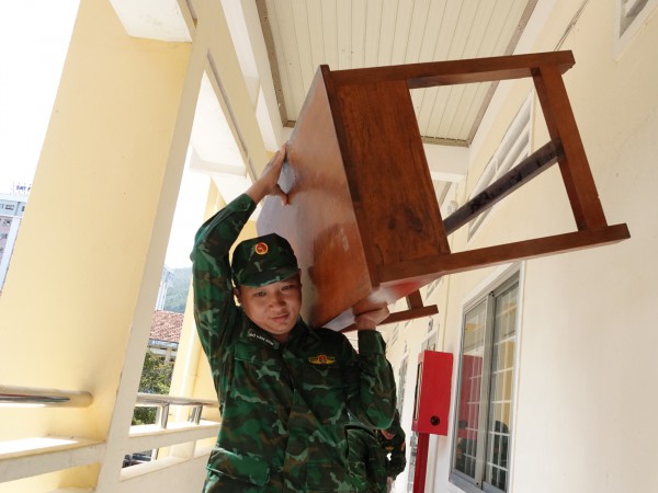 Sau chạy bão Kalmaegi, Gia Lai lại ‘chạy trường’ để học sinh sớm đến lớp Sau chạy bão Kalmaegi, Gia Lai lại ‘chạy trường’ để học sinh sớm đến lớp