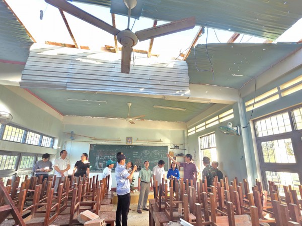 Sau chạy bão Kalmaegi, Gia Lai lại ‘chạy trường’ để học sinh sớm đến lớp Sau chạy bão Kalmaegi, Gia Lai lại ‘chạy trường’ để học sinh sớm đến lớp