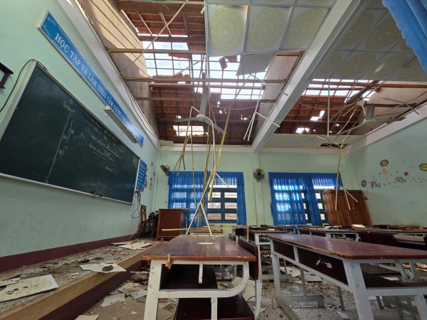 Sau chạy bão Kalmaegi, Gia Lai lại ‘chạy trường’ để học sinh sớm đến lớp Sau chạy bão Kalmaegi, Gia Lai lại ‘chạy trường’ để học sinh sớm đến lớp