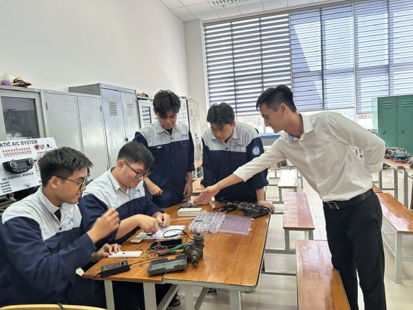 Sau đổi tên, giá trị văn bằng theo tên cũ Trường ĐH Sư phạm kỹ thuật ra sao?