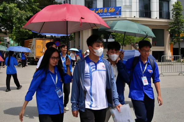 Sĩ tử Hà Nội hồi hộp trước ngưỡng cửa cuộc đời Sĩ tử Hà Nội hồi hộp trước ngưỡng cửa cuộc đời