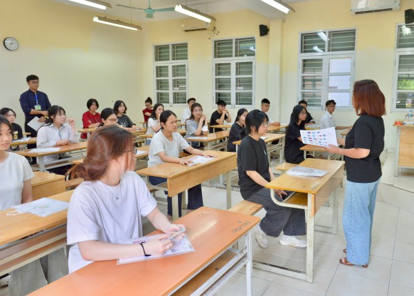 Sĩ tử Hà Nội hồi hộp trước ngưỡng cửa cuộc đời Sĩ tử Hà Nội hồi hộp trước ngưỡng cửa cuộc đời