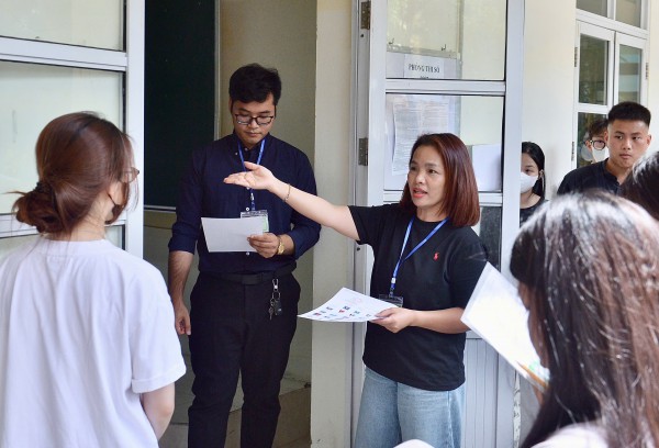 Sĩ tử Hà Nội hồi hộp trước ngưỡng cửa cuộc đời Sĩ tử Hà Nội hồi hộp trước ngưỡng cửa cuộc đời