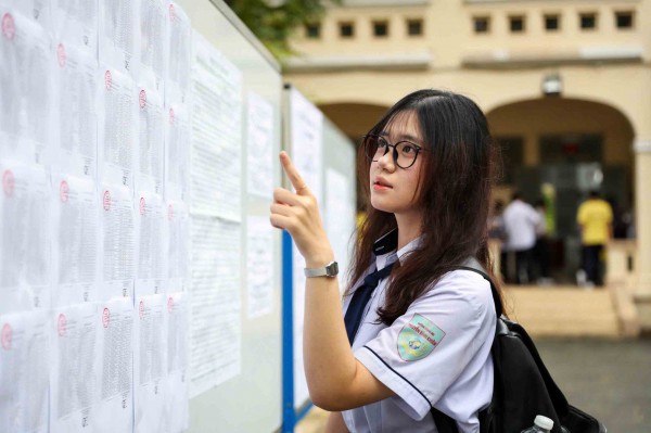 Sĩ tử sôi nổi đoán chủ đề môn văn thi tốt nghiệp Sĩ tử sôi nổi đoán chủ đề môn văn thi tốt nghiệp
