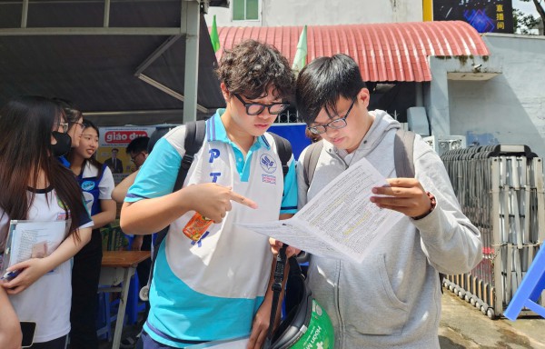 Sinh viên Trường ĐH Y dược TP.HCM nói gì đề môn sinh tốt nghiệp THPT? Sinh viên Trường ĐH Y dược TP.HCM nói gì đề môn sinh tốt nghiệp THPT?