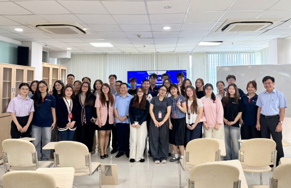 Sinh viên chương trình đào tạo đặc biệt Trường ĐH Văn Lang bắt đầu học kỳ tại tòa soạn Báo Thanh Niên Sinh viên chương trình đào tạo đặc biệt Trường ĐH Văn Lang bắt đầu học kỳ tại tòa soạn Báo Thanh Niên