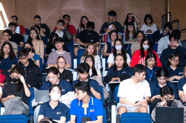 Sinh viên được tiếp cận 25.000 khóa học miễn phí cho kỹ năng nghề nghiệp tương lai