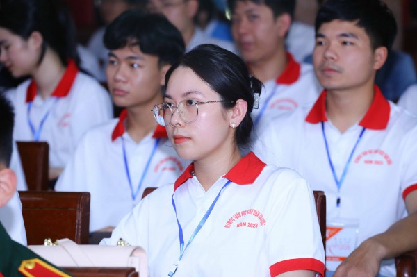 Sinh viên kinh tế, quân sự... tham gia thi Olympic toán học toàn quốc