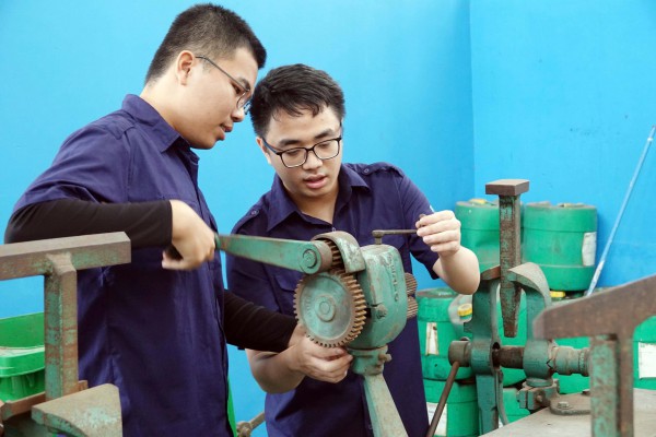 Sinh viên ngành khoa học cơ bản sẽ được nhận học bổng và sinh hoạt phí? Sinh viên ngành khoa học cơ bản sẽ được nhận học bổng và sinh hoạt phí?