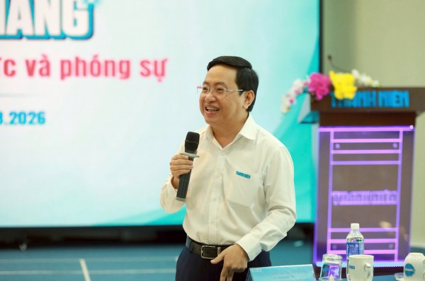 Sinh viên ngành quan hệ công chúng phóng máy bay để… chọn đề thi cuối kỳ