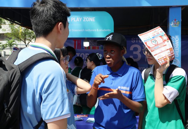 Sinh viên quốc tế 'bật mí' bất ngờ về giáo dục Việt Nam Sinh viên quốc tế 'bật mí' bất ngờ về giáo dục Việt Nam