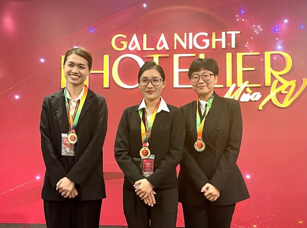 Sinh viên tổ chức một cuộc thi, giám khảo là lãnh đạo khách sạn 5 sao