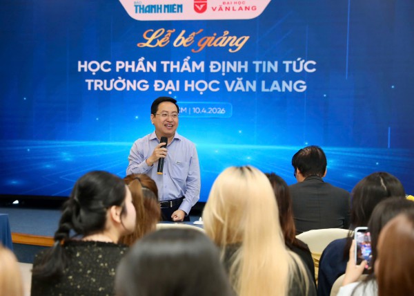 Sinh viên trường ĐH Văn Lang hoàn thành khóa học tại Báo Thanh Niên, có sản phẩm đăng báo