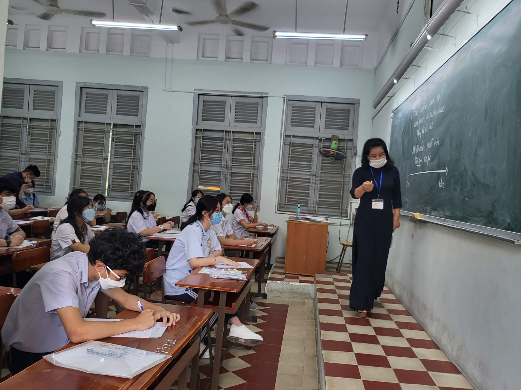 Sở GD-ĐT TP.HCM chỉ đạo khẩn thực hiện nghiêm việc đeo khẩu trang