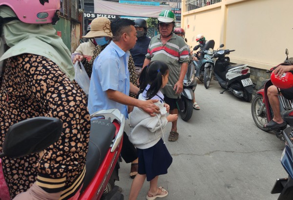 Sở GD-ĐT TP.HCM chỉ đạo khẩn về bữa ăn bán trú đang gây bức xúc