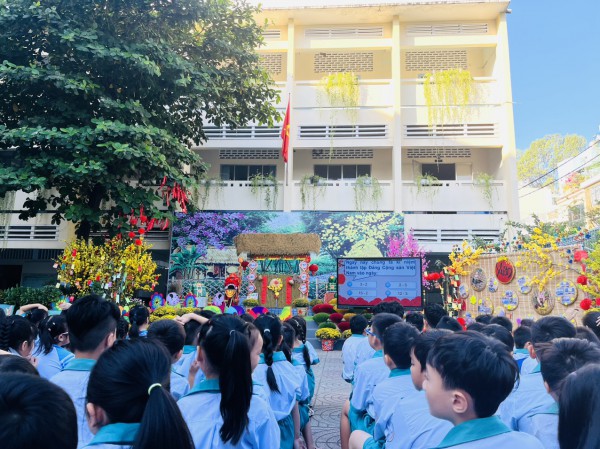 Sở GD-ĐT TP.HCM đề xuất tăng thêm 2 ngày nghỉ Tết Nguyên đán cho học sinh Sở GD-ĐT TP.HCM đề xuất tăng thêm 2 ngày nghỉ Tết Nguyên đán cho học sinh