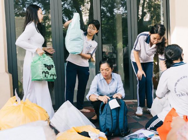 Sở GD-ĐT TP.HCM kêu gọi các trường khẩn trương vận động, hỗ trợ vùng bị thiên tai Sở GD-ĐT TP.HCM kêu gọi các trường khẩn trương vận động, hỗ trợ vùng bị thiên tai