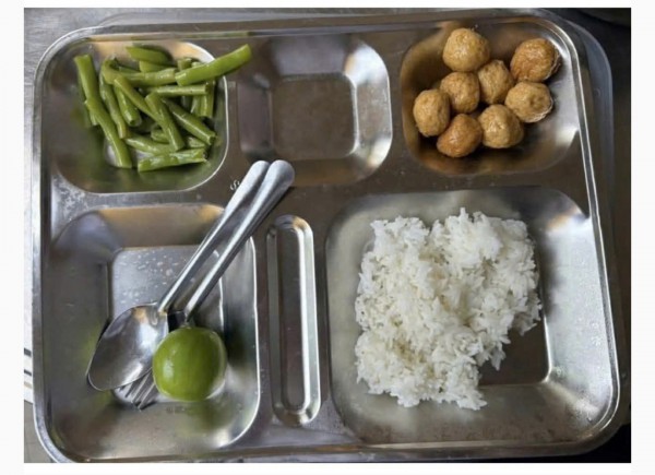 Sở GD-ĐT TP.HCM nói gì về suất ăn bán trú 'lèo tèo' của các trường học?