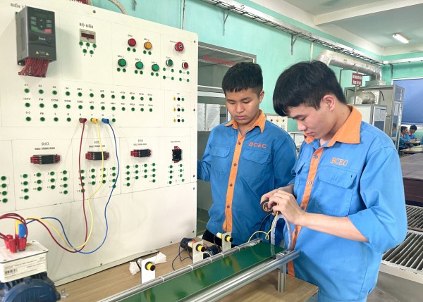 Số lượng hồ sơ xét tuyển vào trường cao đẳng, trung cấp tăng cao