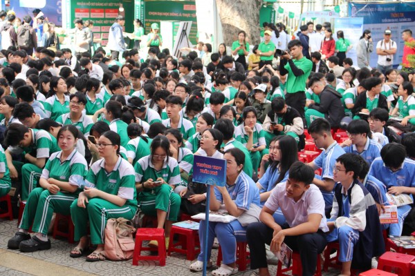 Sư phạm 'lên ngôi': Học miễn phí, nhận 3,63 triệu đồng/tháng, ra trường có bị ràng buộc? Sư phạm 'lên ngôi': Học miễn phí, nhận 3,63 triệu đồng/tháng, ra trường có bị ràng buộc?