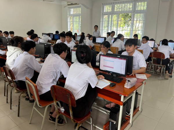 TP.HCM: Giáo viên phản ứng liên kết, hiệu trưởng yêu cầu lớp trưởng thu học phí TP.HCM: Giáo viên phản ứng liên kết, hiệu trưởng yêu cầu lớp trưởng thu học phí