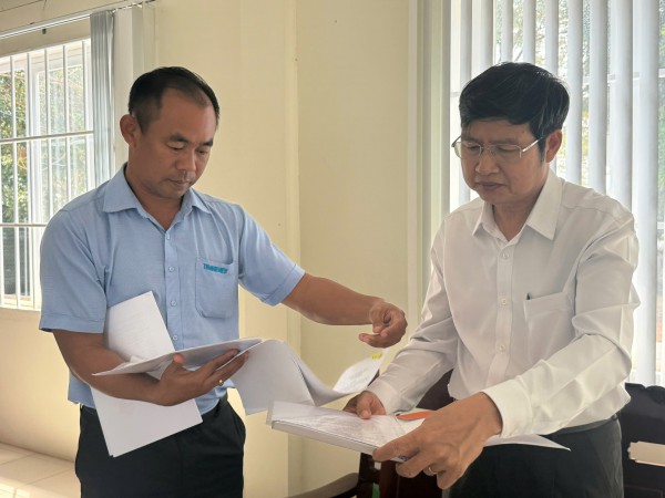 TP.HCM: Giáo viên phản ứng liên kết, hiệu trưởng yêu cầu lớp trưởng thu học phí TP.HCM: Giáo viên phản ứng liên kết, hiệu trưởng yêu cầu lớp trưởng thu học phí