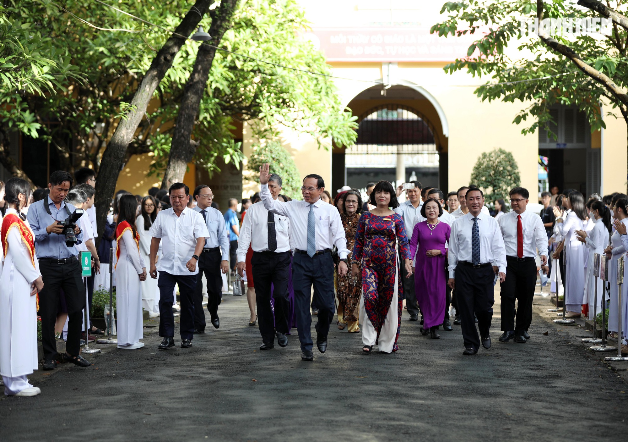 TP.HCM: Nữ sinh ngôi trường 110 tuổi rạng ngời trong ngày khai giảng TP.HCM: Nữ sinh ngôi trường 110 tuổi rạng ngời trong ngày khai giảng