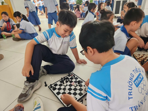 TP.HCM nắng nóng như đổ lửa, trường học, phụ huynh ứng phó TP.HCM nắng nóng như đổ lửa, trường học, phụ huynh ứng phó