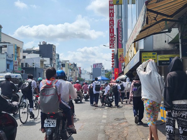 TP.HCM nắng nóng như đổ lửa, trường học, phụ huynh ứng phó TP.HCM nắng nóng như đổ lửa, trường học, phụ huynh ứng phó