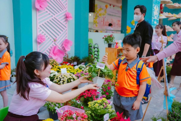 TP.HCM rực rỡ sắc hoa đón tết ở những trường học hàng ngàn mét vuông TP.HCM rực rỡ sắc hoa đón tết ở những trường học hàng ngàn mét vuông