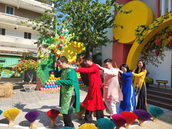 TP.HCM rực rỡ sắc hoa đón tết ở những trường học hàng ngàn mét vuông TP.HCM rực rỡ sắc hoa đón tết ở những trường học hàng ngàn mét vuông