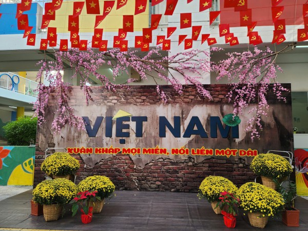 TP.HCM rực rỡ sắc hoa đón tết ở những trường học hàng ngàn mét vuông TP.HCM rực rỡ sắc hoa đón tết ở những trường học hàng ngàn mét vuông