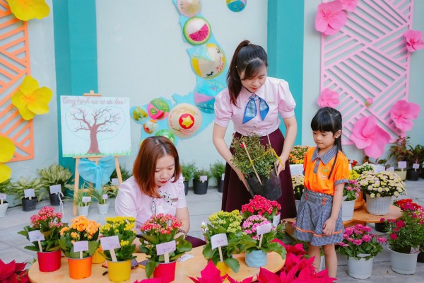 TP.HCM rực rỡ sắc hoa đón tết ở những trường học hàng ngàn mét vuông TP.HCM rực rỡ sắc hoa đón tết ở những trường học hàng ngàn mét vuông