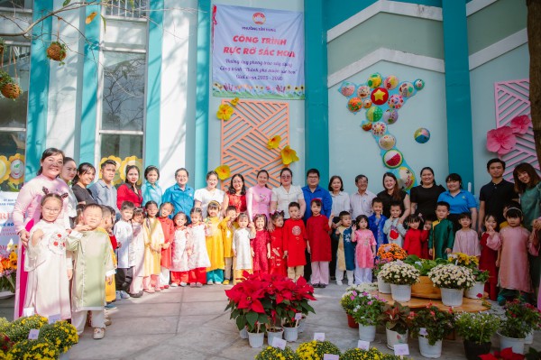 TP.HCM rực rỡ sắc hoa đón tết ở những trường học hàng ngàn mét vuông TP.HCM rực rỡ sắc hoa đón tết ở những trường học hàng ngàn mét vuông